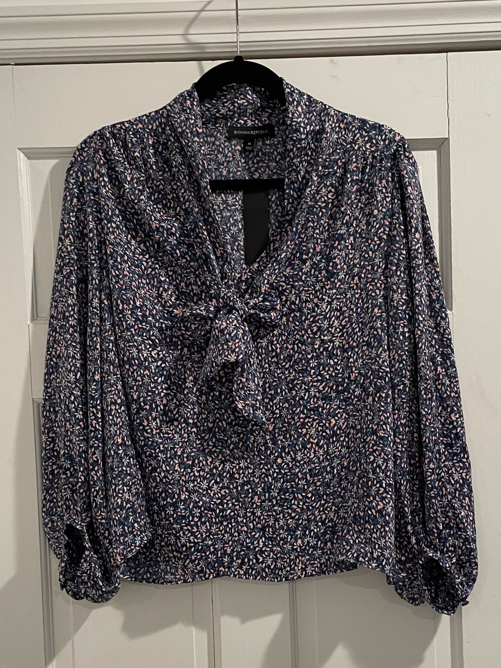 NWOT Banana Republic Navy Floral Tie-Neck Blouse